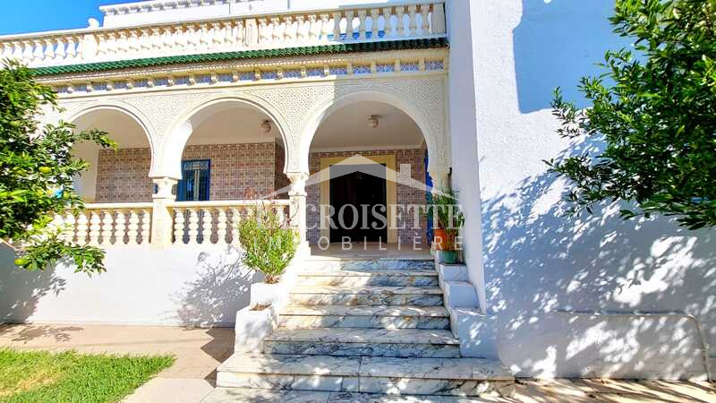 Villa S+6 avec piscine à Sidi Bou Saïd